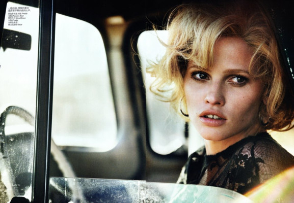 Lara Stone pic #435222