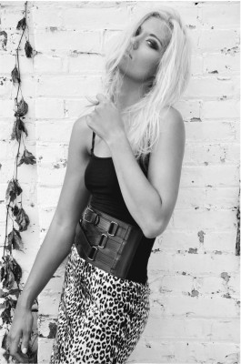 Laura James pic #760006