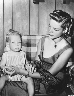 Lauren Bacall pic #427791