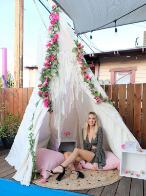 Lauren Bushnell pic #1057619