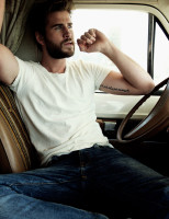 Liam Hemsworth pic #903970