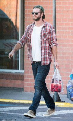 photo 28 in Liam Hemsworth gallery [id749643] 2014-12-21 00:00:00
