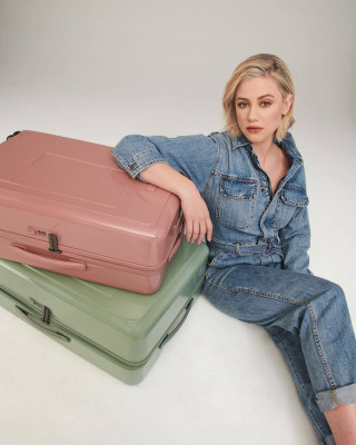photo 19 in Lili Reinhart gallery [id1331980] 2023-08-21 00:00:00