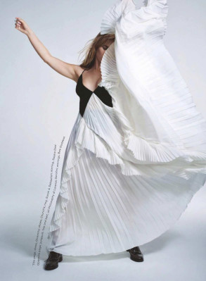 Lily James pic #1043045