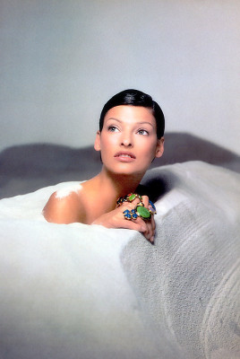 photo 18 in Linda Evangelista gallery [id5745] -0001-11-30 00:00:00