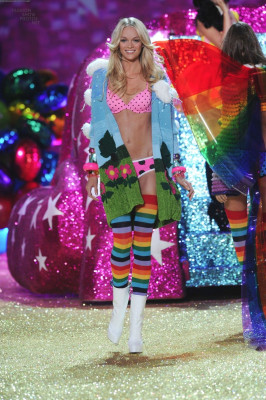 photo 5 in Lindsay Ellingson gallery [id310187] 2010-11-29 00:00:00