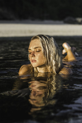 Lucie Donlan pic #1145462