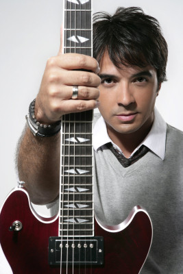 Luis Fonsi pic #1054035