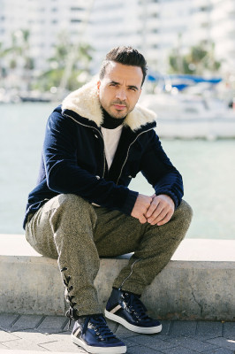 Luis Fonsi pic #1053107