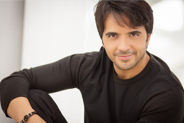 Luis Fonsi pic #1054036