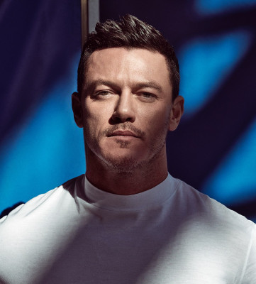 Luke Evans pic #994655