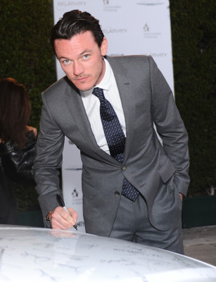 Luke Evans pic #702285