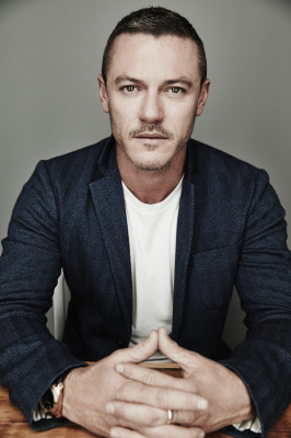 photo 5 in Luke Evans gallery [id820228] 2015-12-17 00:00:00
