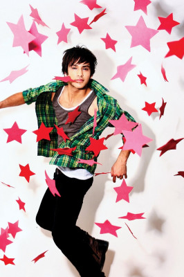 photo 4 in Luke Pasqualino gallery [id364522] 2011-04-01 00:00:00