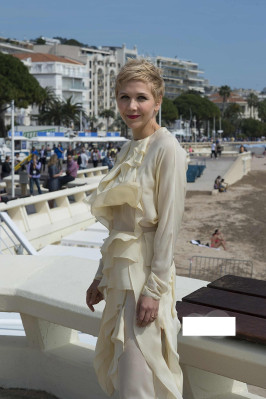 photo 18 in Maggie Gyllenhaal gallery [id689445] 2014-04-13 00:00:00
