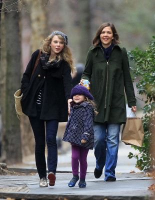 photo 22 in Maggie Gyllenhaal gallery [id315485] 2010-12-15 00:00:00