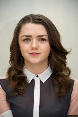 Maisie Williams pic #711057