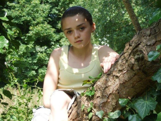 Maisie Williams pic #709478