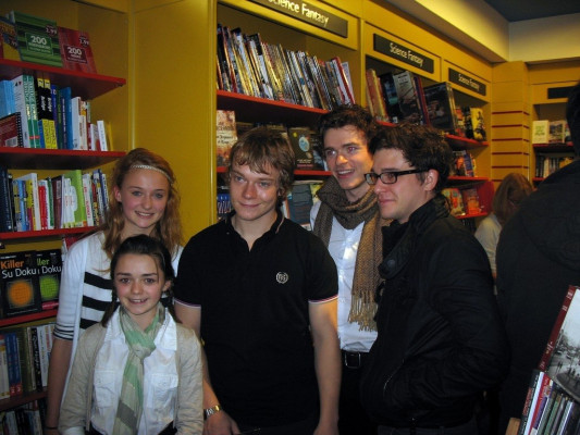 Maisie Williams pic #711039