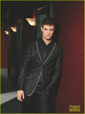Max Irons pic #684052