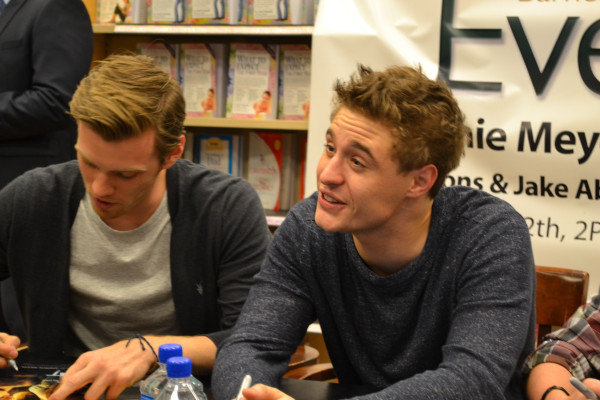 Max Irons pic #675070