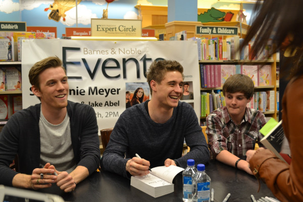 Max Irons pic #674022