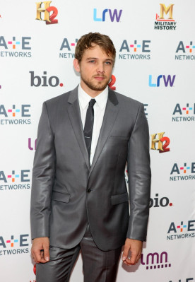 photo 18 in Max Thieriot gallery [id1237630] 2020-10-28 00:00:00