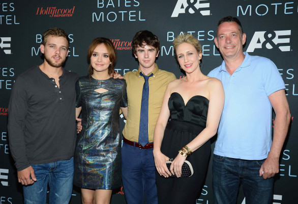photo 29 in Max Thieriot gallery [id1276281] 2021-10-21 00:00:00