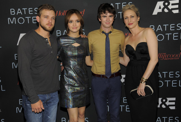 photo 26 in Max Thieriot gallery [id1276284] 2021-10-21 00:00:00