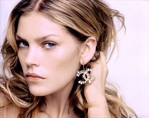 photo 8 in May Andersen gallery [id27682] -0001-11-30 00:00:00