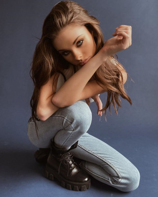 Meika Woollard pic #1225794
