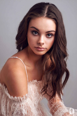 Meika Woollard pic #1063814