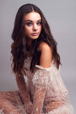 Meika Woollard pic #1063805