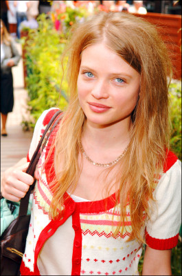 Melanie Thierry pic #394559