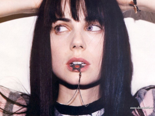 Mia Kirshner pic #45905