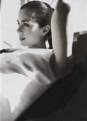 Mia Kirshner pic #45904