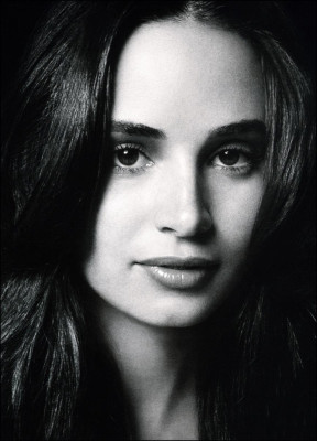 Mia Maestro pic #65517