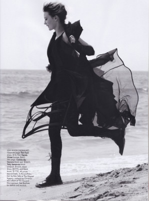 photo 9 in Mia Wasikowska gallery [id392432] 2011-07-18 00:00:00