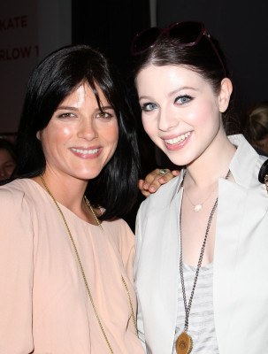 photo 7 in Michelle Trachtenberg gallery [id380695] 2011-05-23 00:00:00