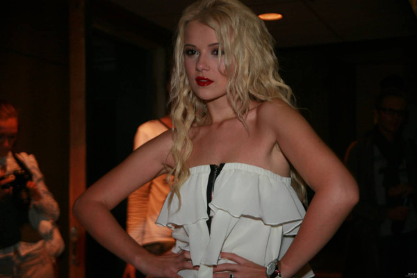 photo 3 in Mika Newton gallery [id378899] 2011-05-17 00:00:00
