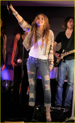 photo 12 in Miley Cyrus gallery [id150839] 2009-04-29 00:00:00