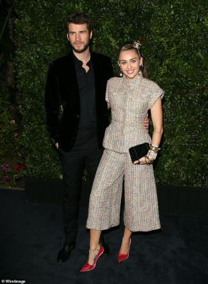Miley Cyrus pic #1110302