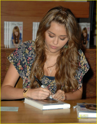 photo 15 in Miley Cyrus gallery [id147284] 2009-04-14 00:00:00