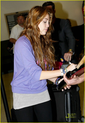 photo 27 in Miley Cyrus gallery [id151324] 2009-04-29 00:00:00
