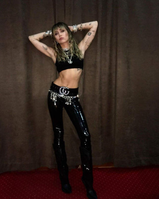 Miley Cyrus pic #1166010