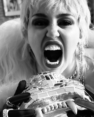 photo 18 in Miley Cyrus gallery [id1286621] 2021-12-16 00:00:00
