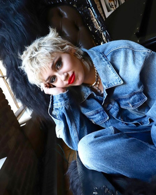 photo 20 in Miley Cyrus gallery [id1286619] 2021-12-16 00:00:00