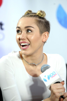 Miley Cyrus pic #655653