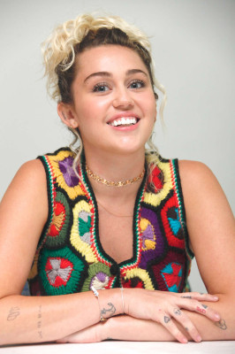 Miley Cyrus pic #876165