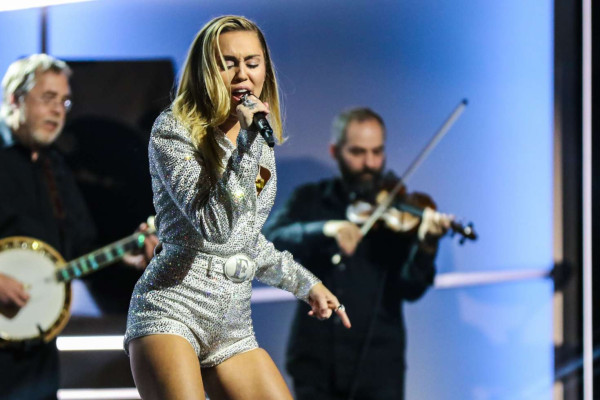 Miley Cyrus pic #1026177